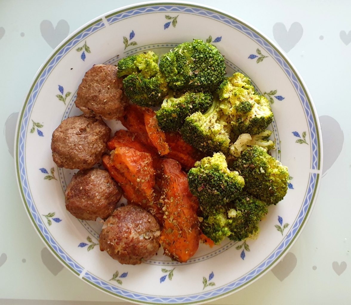 Ovenbaked meatballs The Geeky Nutritionist